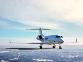 airplane-gc9d45346f_1280